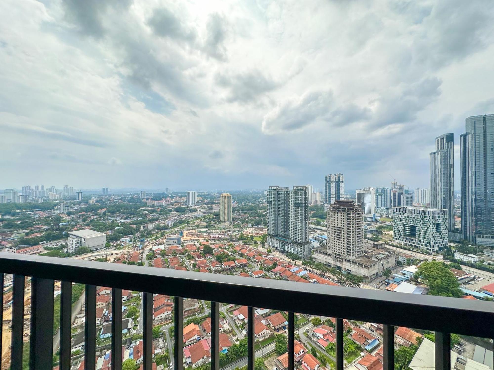 Twin Tower Residence By Nest Home【5 Mins Walk To Ciq】 ยะโฮร์บาห์รู ภายนอก รูปภาพ
